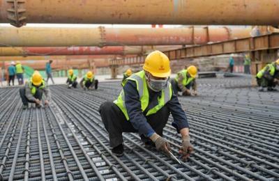 北京規模以上建設工程復工率超99%，32萬余名工人返崗推動城市發展